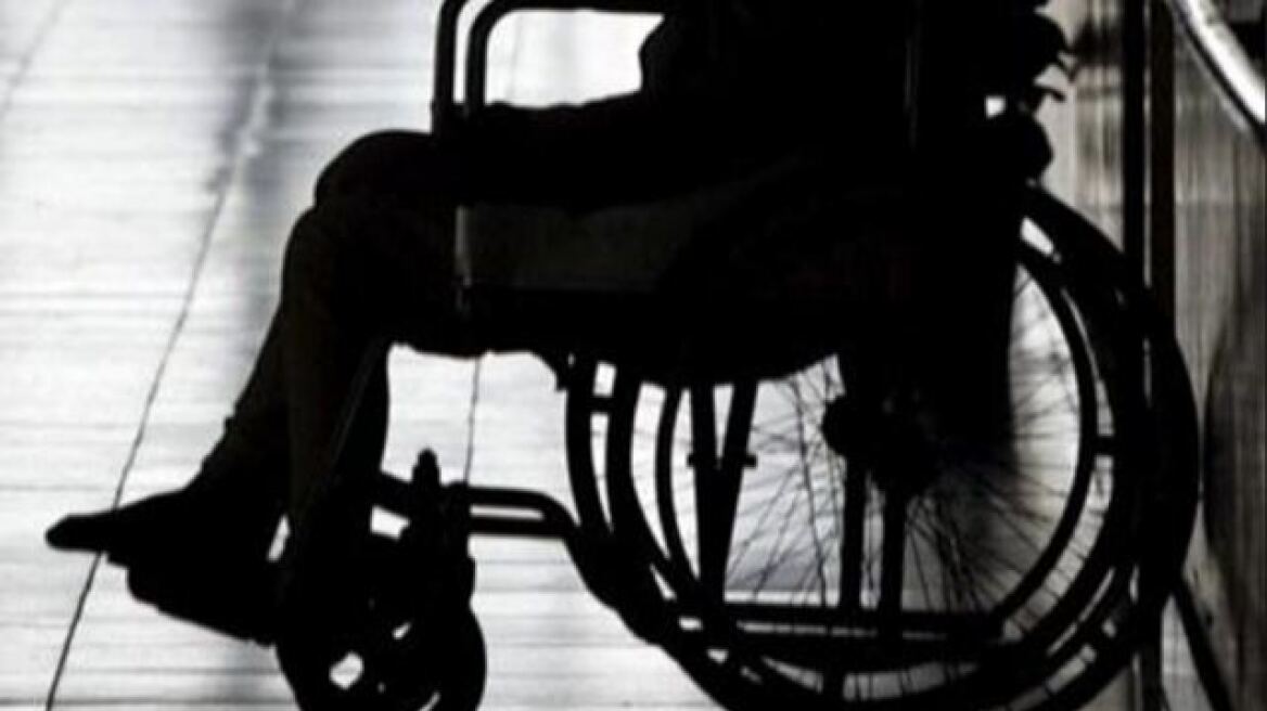 Λαμία:  Άρπαξαν σταυρό από το λαιμό γυναίκας σε αναπηρικό καροτσάκι